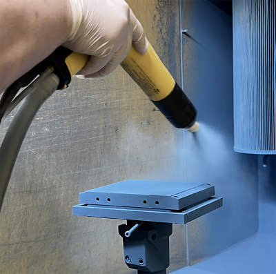 Lackieren von Aluminiumgehäusen Pulverbeschichten von Aluminiumgehäusen